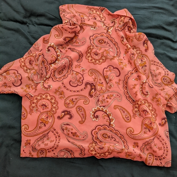 Wilfred cropped button up blouse in pink paisley - Picture 5 of 5